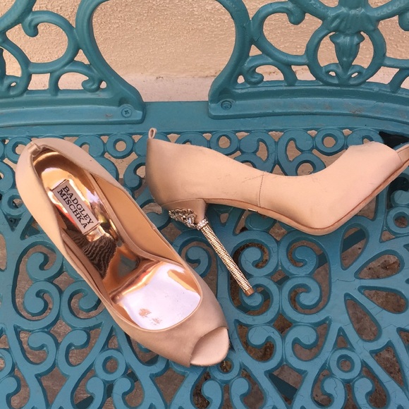 Badgley Mischka Shoes - Badgley Mischka beige heels (returned Item)